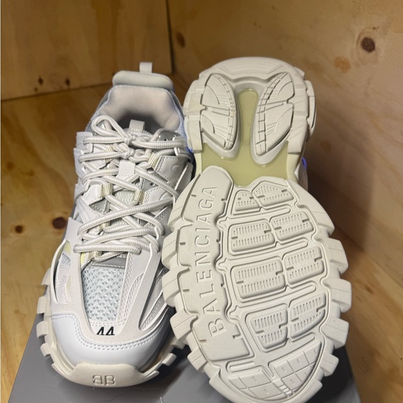 Balenciaga Gray and White Track Sneakers new , one led doesn’t work - Picture 5 of 5